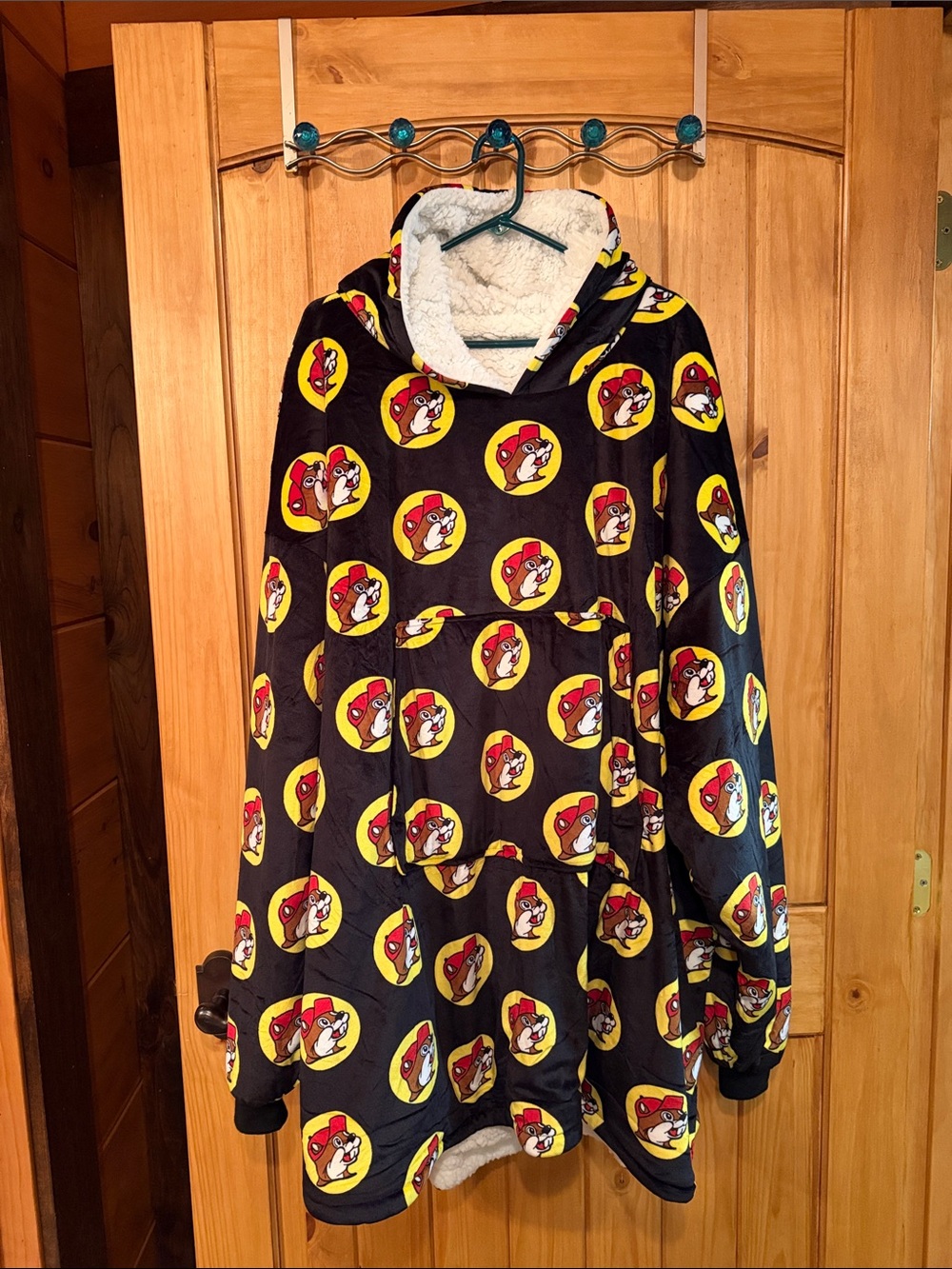 BUC—EE’s HOODED WEARABLE BLANKET